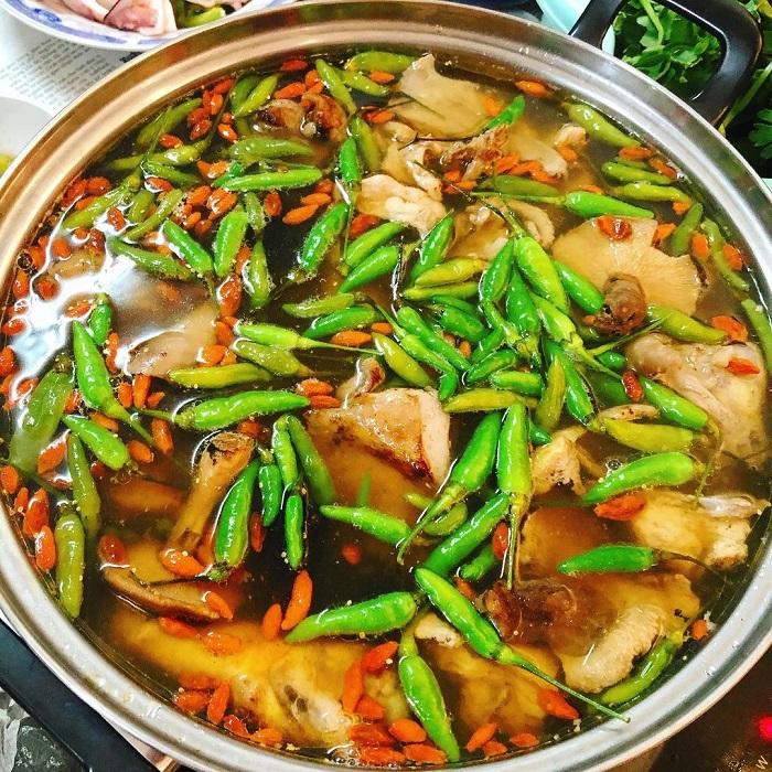 GÀ TA TIỀM ỚT HIỂM (Con)